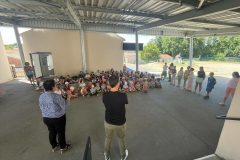 Remise-des-livres-aux-CM-2