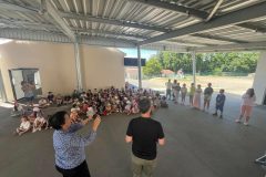 Remise-des-livres-aux-CM-4